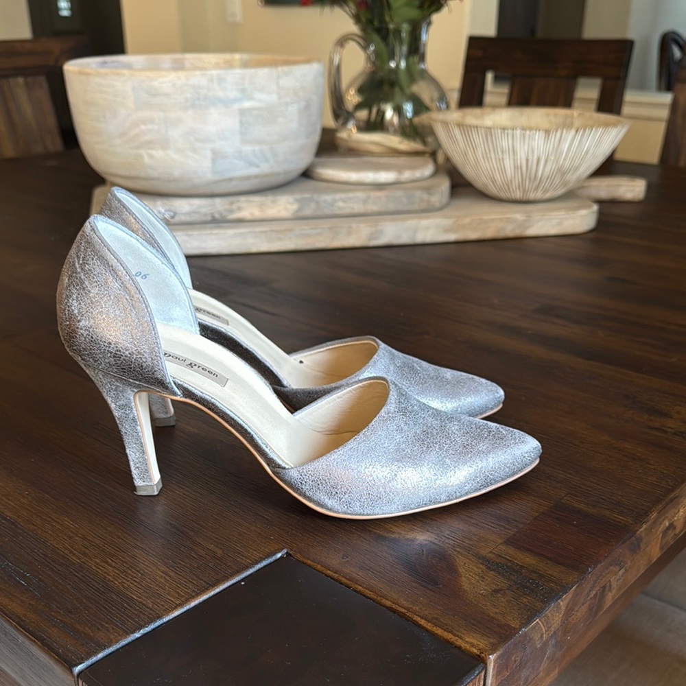 Paul Green Silver Heels with Sophisticated Design